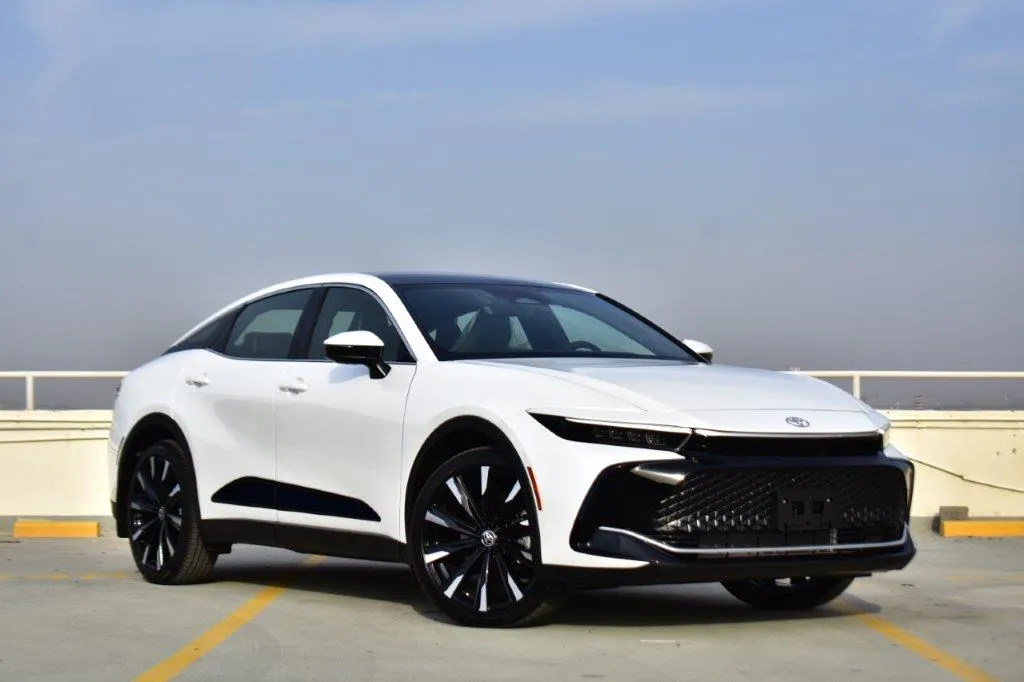 2023 Toyota Crown Platinum HybridMax 2.4L AWD Automatic | Sahara Motors Dubai
