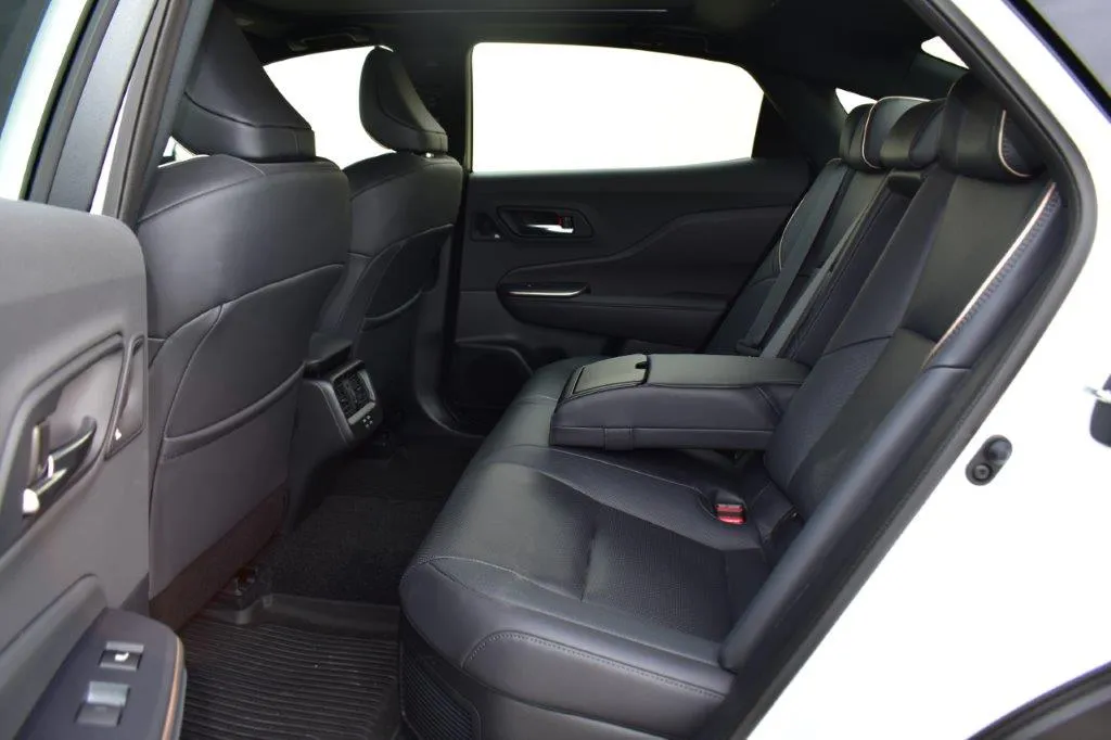 Toyota Crown Price 2023 | 2023 Toyota Crown Platinum HybridMax 2.4L AWD Automatic | Sahara Motors Dubai