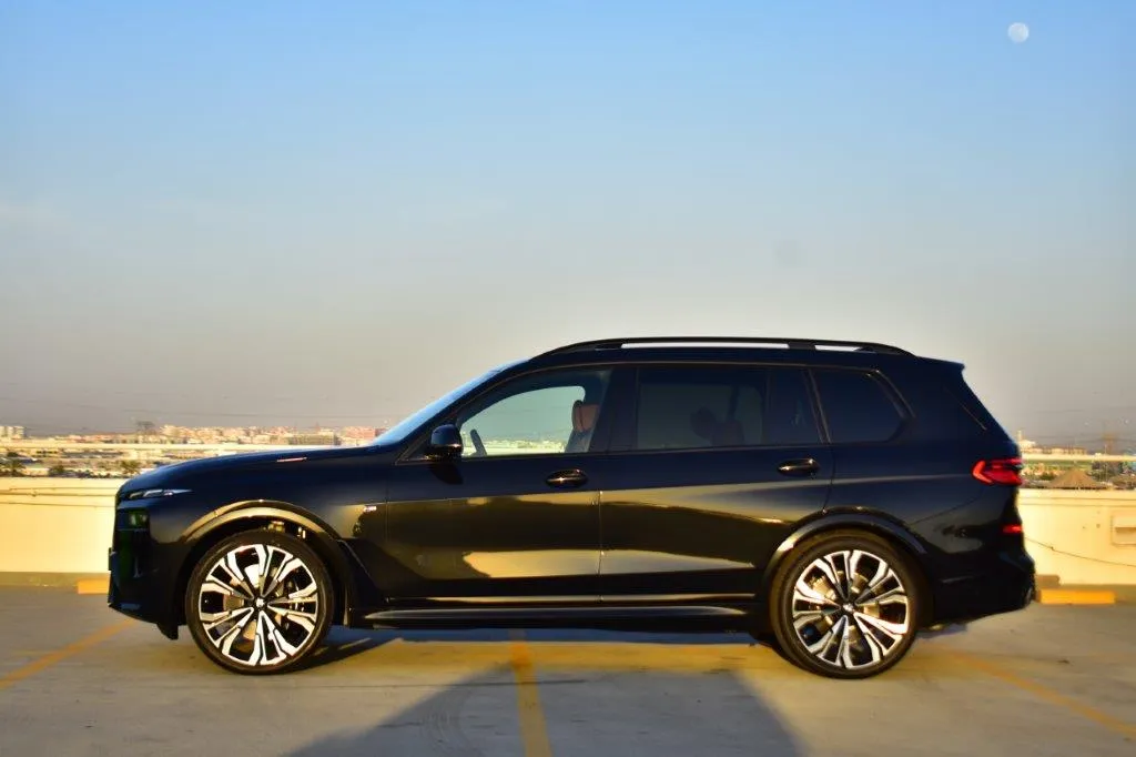 BMW X7 in Dubai | 2023 BMW xDrive 40i M-SPORT 3.0L AWD 7-Seater AT | Sahara Motors dubai