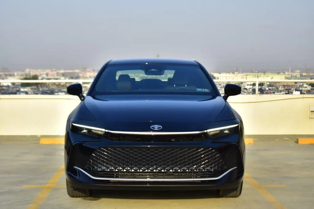 Crown 2023 | Toyota Crown XLE 2.5L Automatic | Sahara Motors Dubai