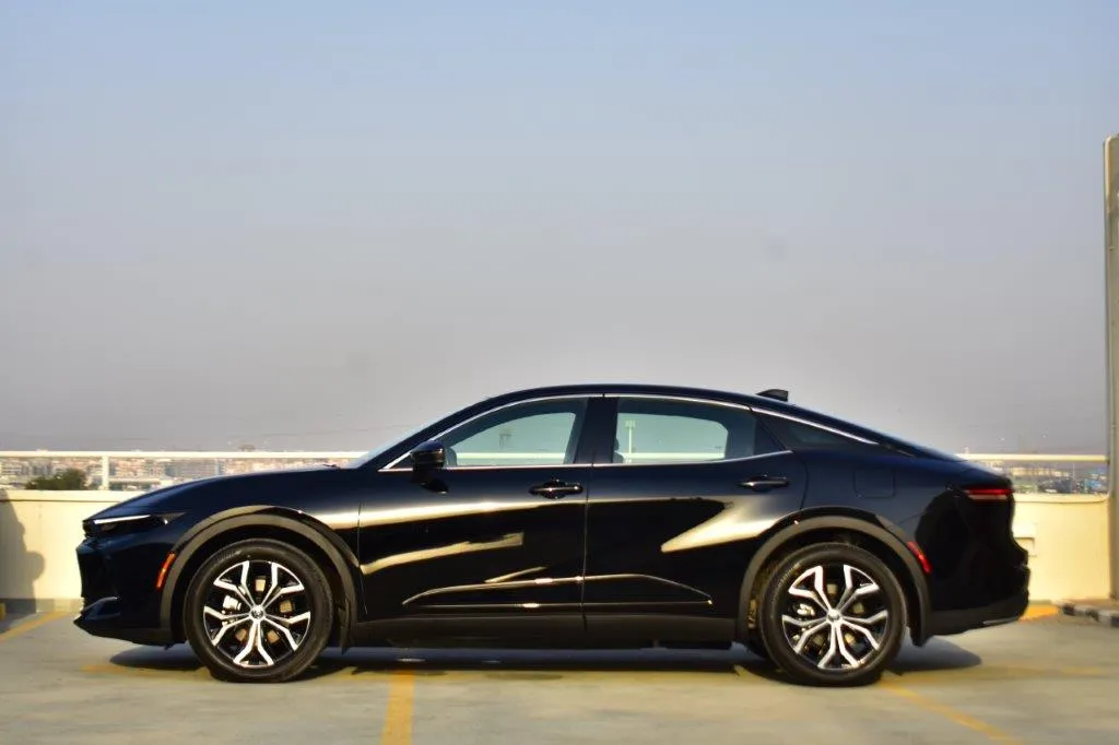 2023 Toyota Crown XLE 2.5L Automatic | Sahara Motors Dubai