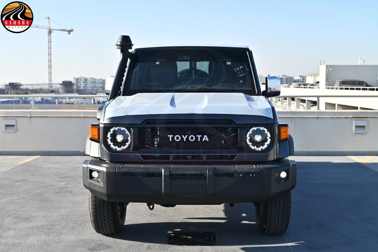 Toyota Land Cruiser 79 Pickup | LC 79 Pickup Automatic | Sahara Motors Dubai