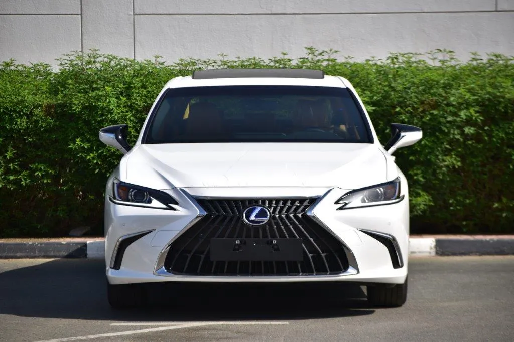 Lexus ES300 | Luxury Sedans in Dubai