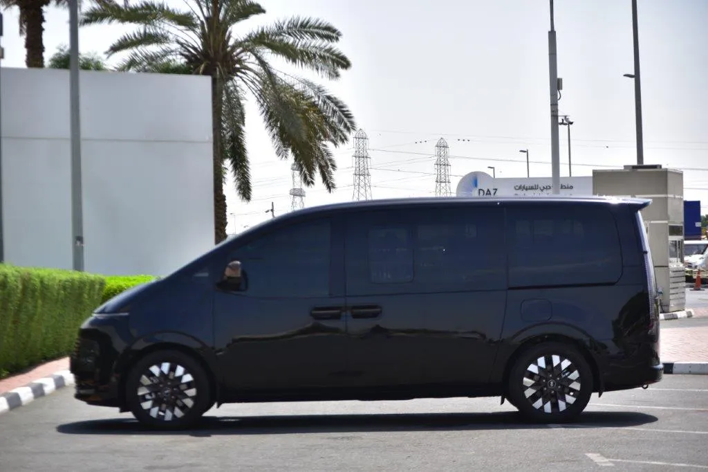 Staria 2022 for Sale in Dubai, UAE | 2022 Hyundai Staria Premium CEO