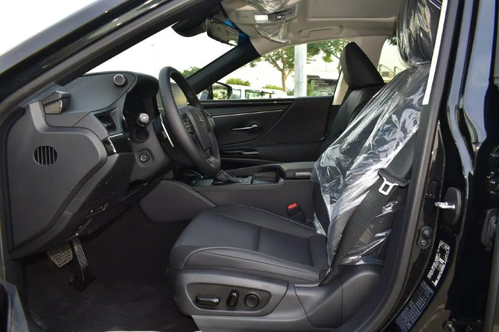 Sedan for Export | Lexus interior | ES300h Interior